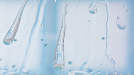 Behandeltes Glas mit RAVAK AntiCalc® – Glas wird Wasserabweisend.